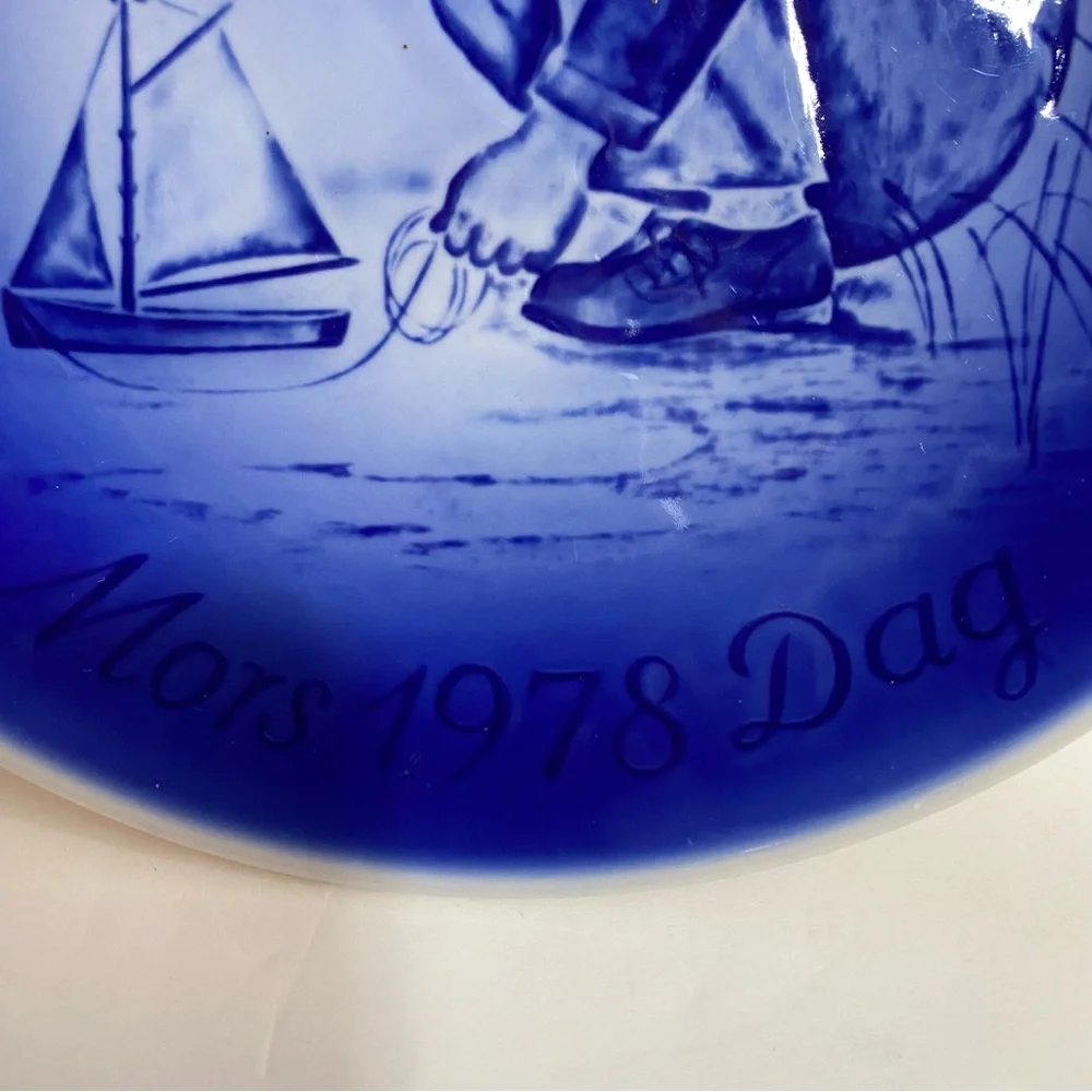 OLD COPENHAGEN BLUE DECORATIVE CHRISTMAS PLATE, vintage 1978 “Dreams”